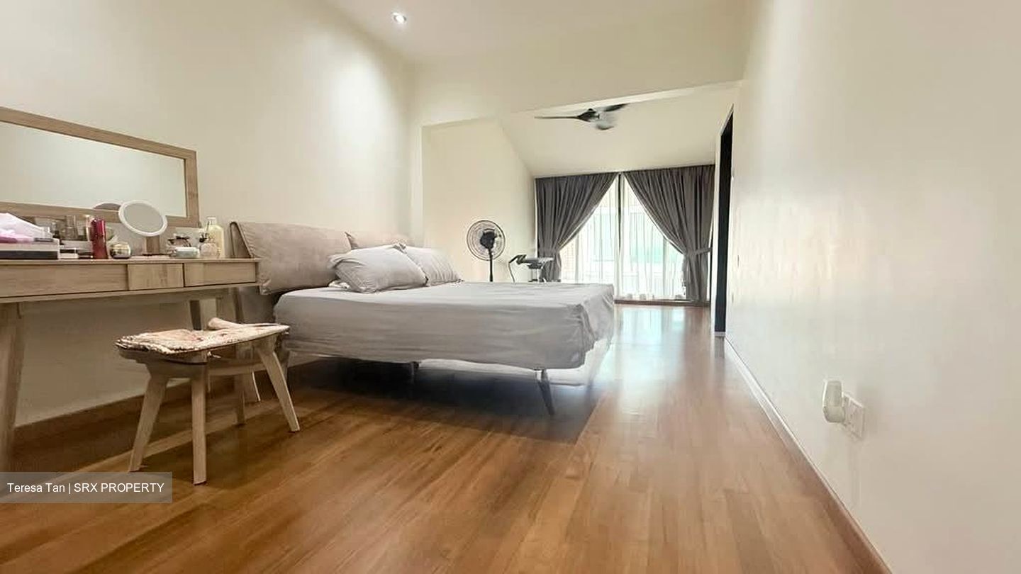 Hillside Terrace (D19), Terrace #588756171